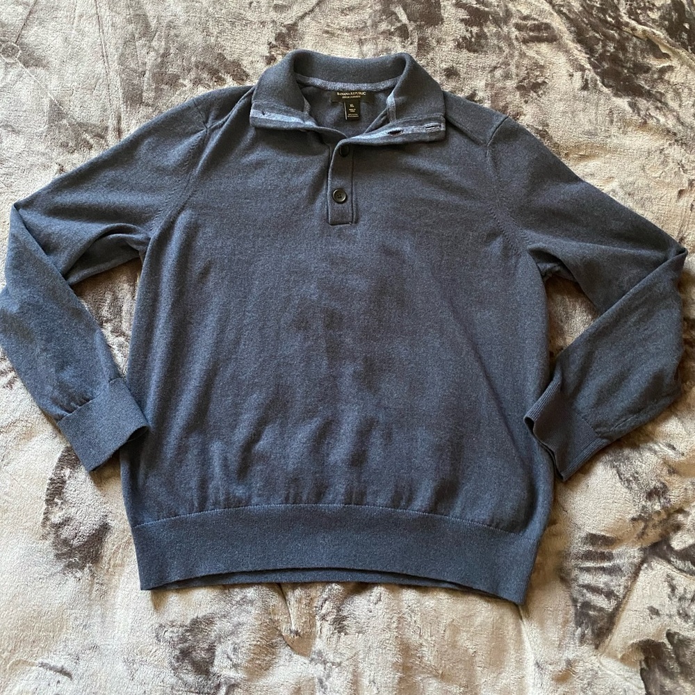 Men’s cashmere Banana Republic sweater, Size XL